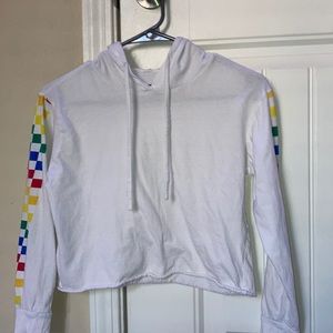 White cropped tee with hoodie